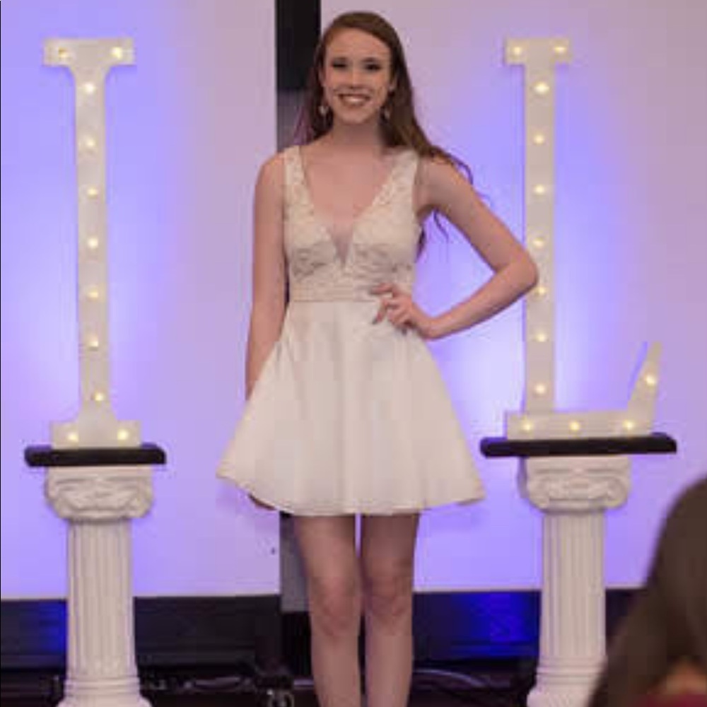 Homecoming/banquet dress - Picture 3 of 3
